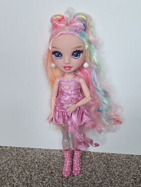 Rainbow High Rainbow Shimmers Bella fashion doll